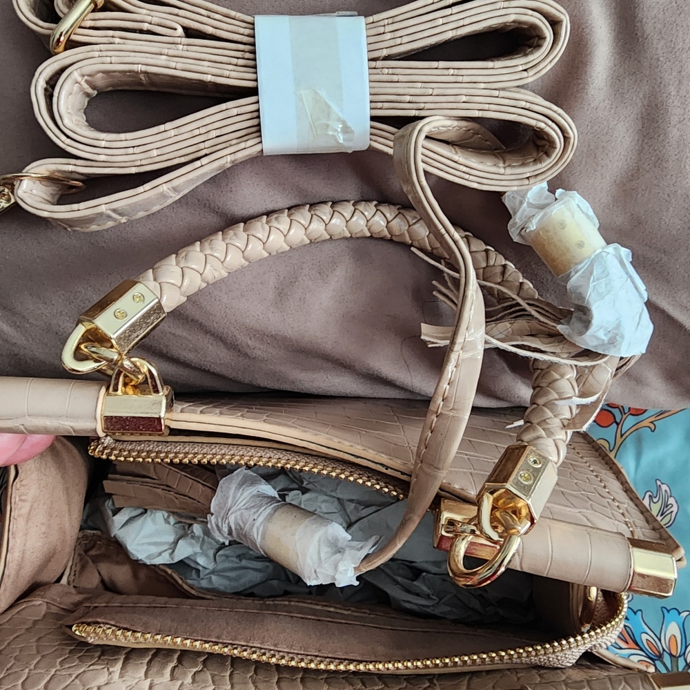 bebe Handbag - Picture 4 of 10